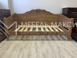 Кровать Мона из массива дерева