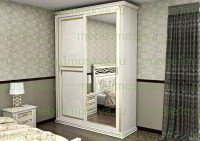 Шкаф-купе из массива дерева
